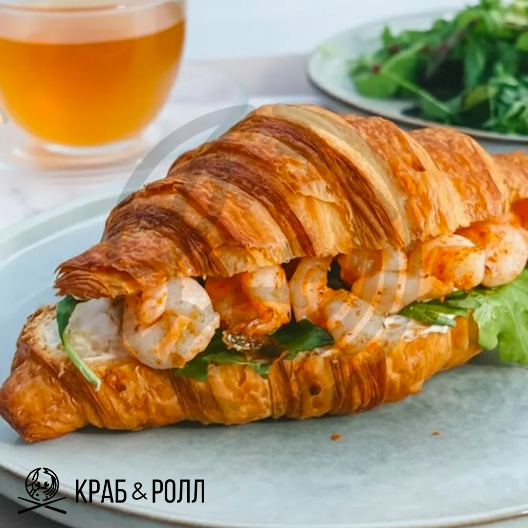 Круассан с тигровой креветкой
